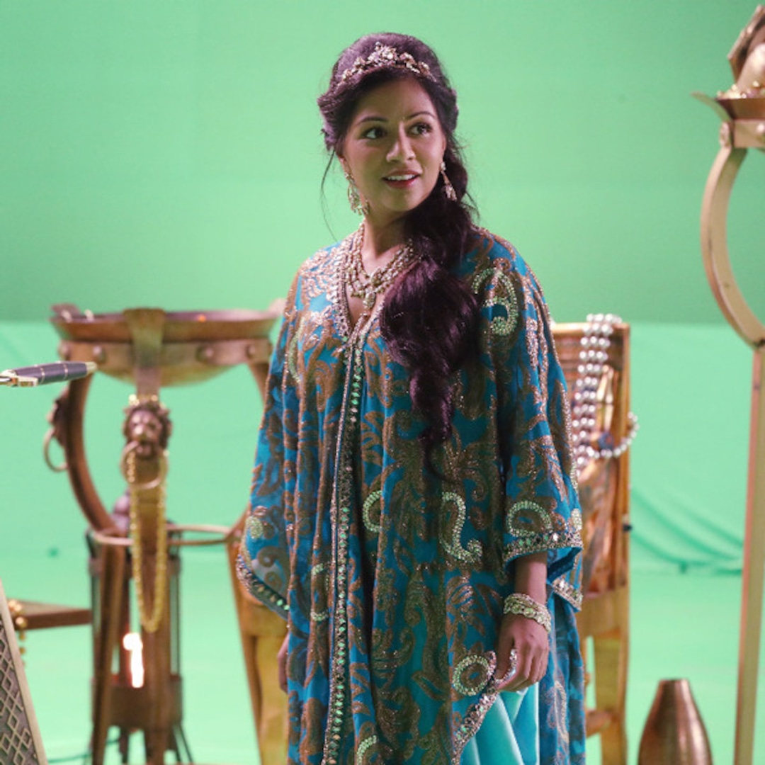 Ouat S Jasmine Feels The Pressure Playing The Iconic Princess E Online